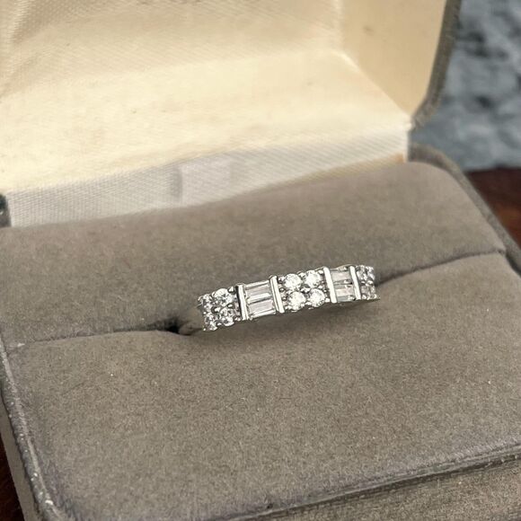 Vintage Cubic Zirconia Band 925 Cocktail Ring in Sterling Silver Size 8 1/2 - Picture 9 of 10